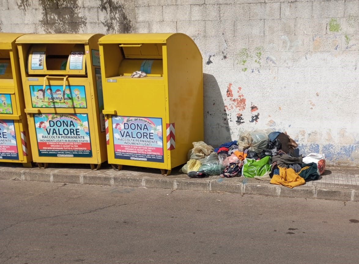 Rimozione dei cassonetti stradali degli abiti usati. Cambia la modalità di raccolta